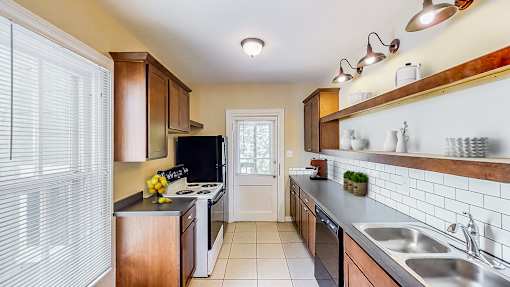 Spacious Kitchen in East Lansing Apartments near Michigan State University | MSU Houses