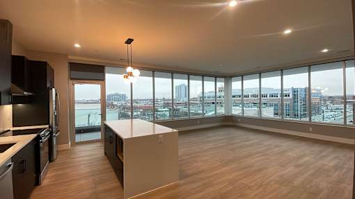 Spacious penthouse at Royal Oak Apartments  |  Main Living Apartments in Royal Oak, MI