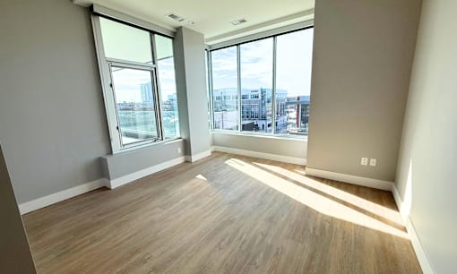 Amazing city views at Royal Oaks Apartments | Main Living Apartments in Royal Oak, MI