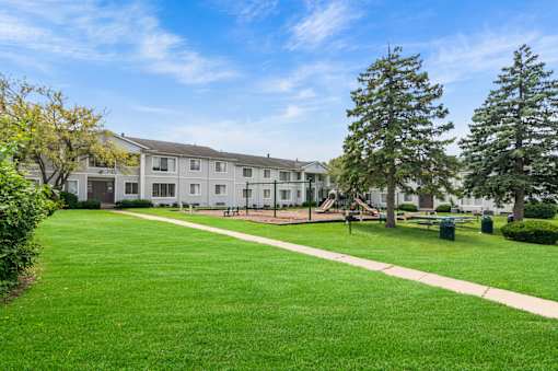 apartments with a pool in auburn hills mi