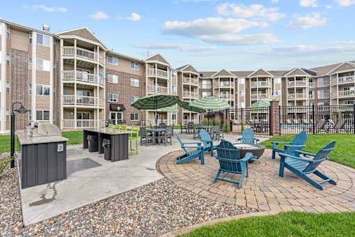Grill and picnic area at Cityscape, St Louis Park, MN, 55416