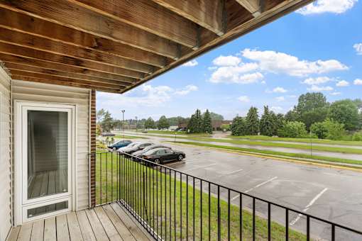 Willow Pond Apartments in Burnsville, MN Balcony