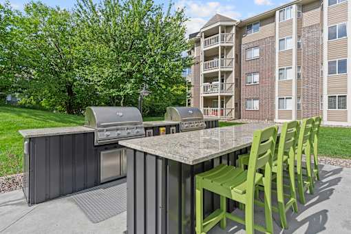 Grill and picnic area at Cityscape, St Louis Park, MN, 55416