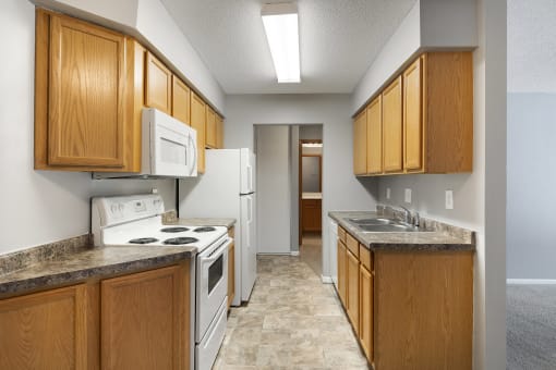 Fully Furnished Kitchen at Pebblebrook Flats, Minnesota