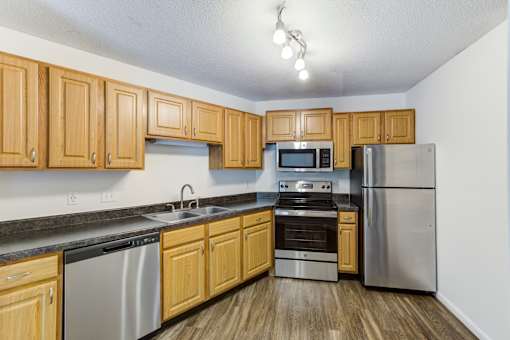 the preserve at ballantyne commons apartment kitchen with stainless steel appliances at Cityscape, St Louis Park, 55416