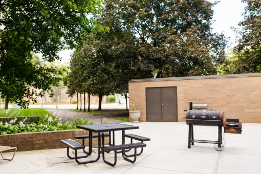 Richfield Towers Apartments in Richfield, MN Patio and Grill