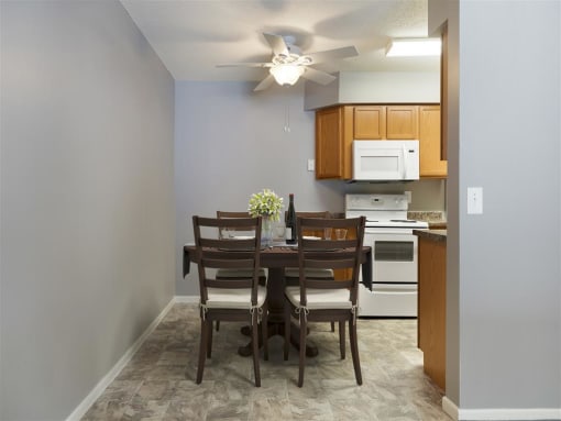Pebblebrook Flats_Bloomington MN_kitchen