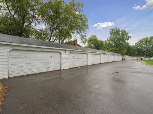 Silver Lake Apartments in New Brighton, MN Building Exterior