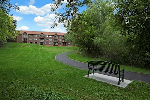 Park Pointe Apartments in St. Louis Park, MN Walking Paths