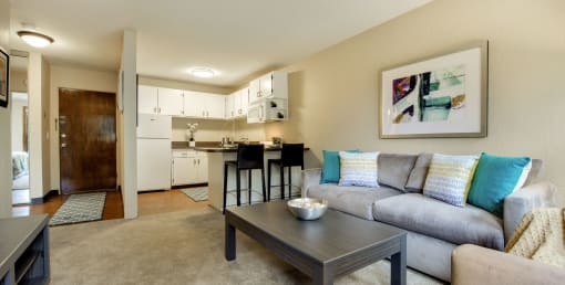 Ridgewood Arches Apartments in Minneapolis, MN Living Room