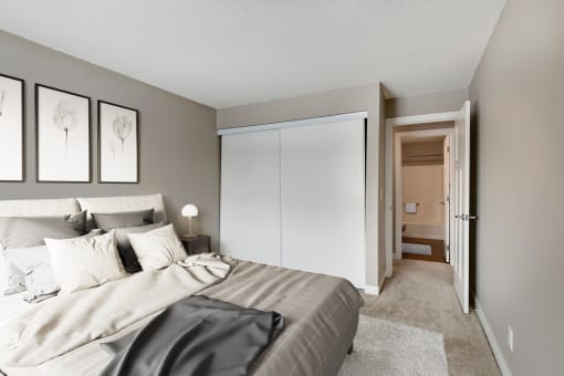 Gorgeous Bedroom at Valley Pond, Apple Valley, Minnesota