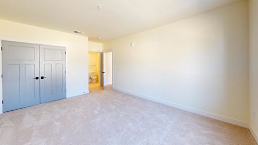 A room with a white wall and a grey floor with a white ceiling.
