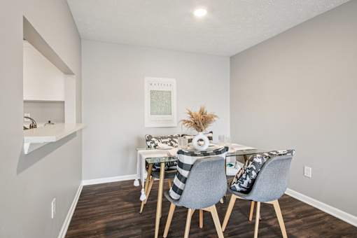 Elegant Dining Space at CenterPointe Apartments & Townhomes, New York