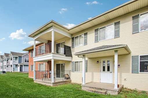 Exterior View With Balcony at CenterPointe Apartments & Townhomes, New York
