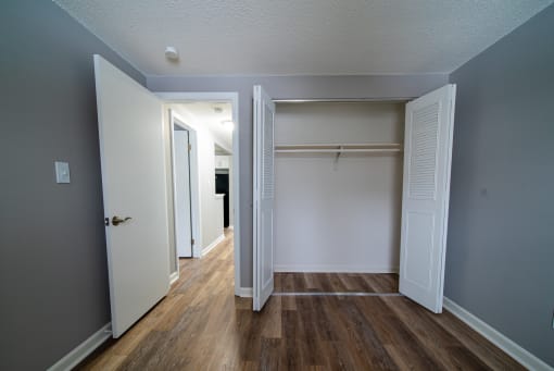 Renovated Apartment Home at  Lincoln Square Apartments at 4055 Knoll Drive in Hamburg, NY
