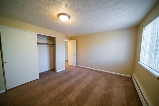 Carpeted Bedroom at Willowbrooke Apartments, Brockport