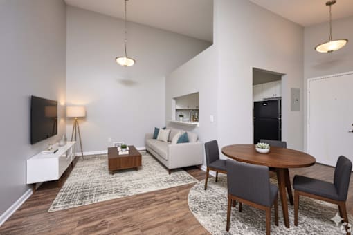 Dining Space at CenterPointe Apartments & Townhomes, New York