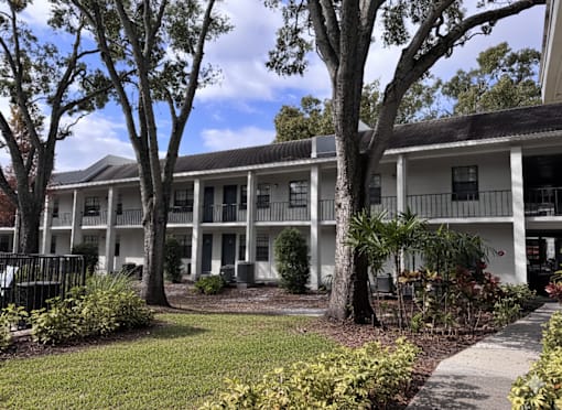 Exterior View at Fernwood Grove Apartments, Tampa, Florida