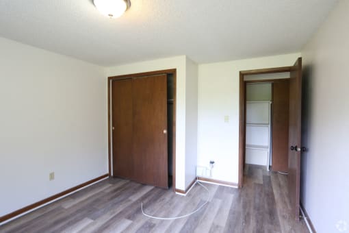 Classic Apartment Home  at Lincoln Square Apartments at 4055 Knoll Drive in Hamburg, NY