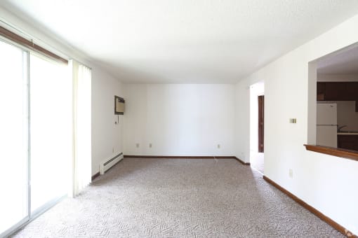 Classic Apartment Home  at Lincoln Square Apartments at 4055 Knoll Drive in Hamburg, NY
