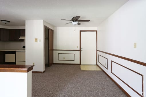 Classic Apartment Home  at Lincoln Square Apartments at 4055 Knoll Drive in Hamburg, NY