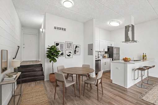 Open concept dining and kitchen with breakfast bar at The Residences at Soho Apartments, Tampa, Florida