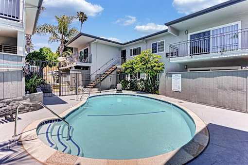 A swimming pool in the center of the apartment complex