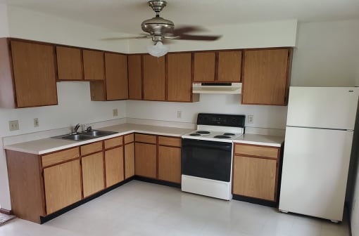 Surrey Lane Apartments kitchen, Greenville, OH