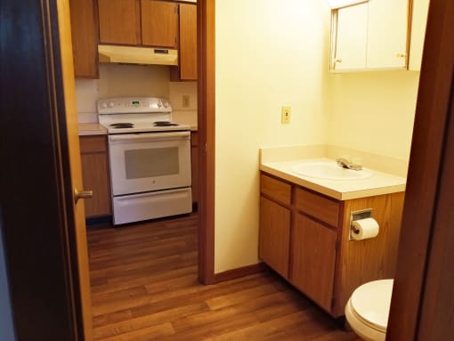 Sunrise Apartments bathroom Indiana