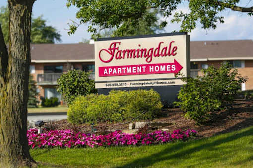 Farmingdale apartment homes sign