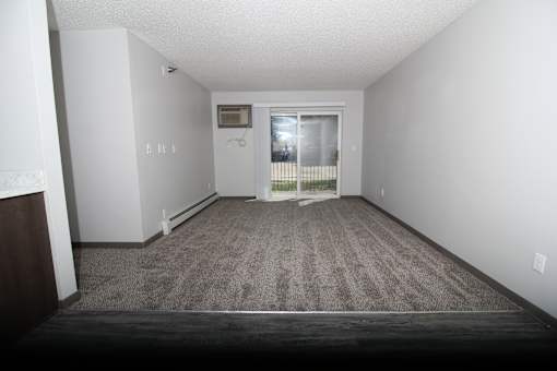 this is a photo of the living room of a 560 square foot, 1 bedroom apartment at