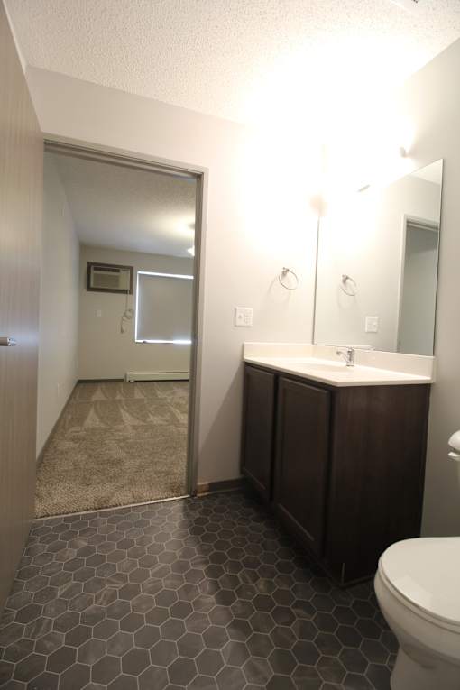 a look at the bathroom of a 750 square foot 1 bedroom apartment at the biltmore