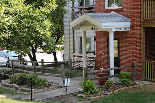 a view of the front of the building