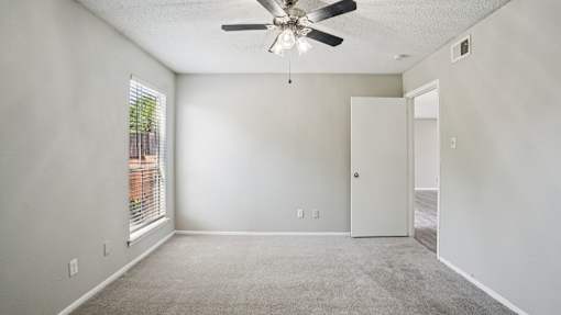 Room with Carpeted Floor at Keller Oaks, Carrollton