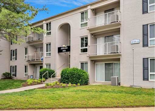 Apartment building with balconies and a sign that reads "1000 block of 3rd St.".