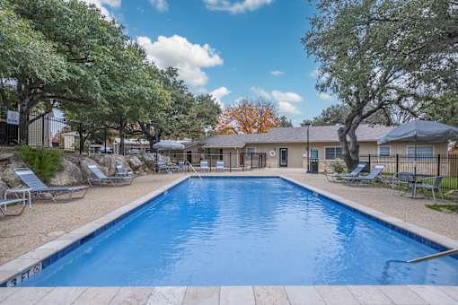 A resort style pool at The Vistas in Boerne, TX.