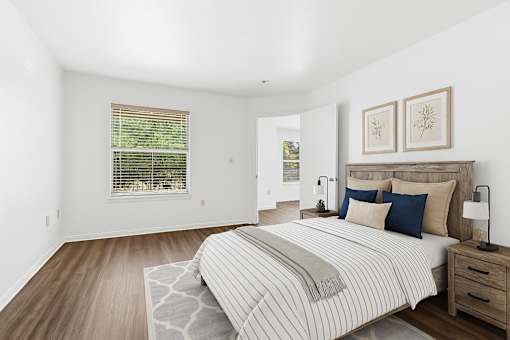 bedroom with white bed at Crosspoint Oaks at Boerne, Boerne, TX 78006