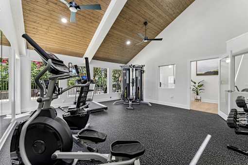 Fitness center with strength equipment at Knoll Crest Apartments, Texas