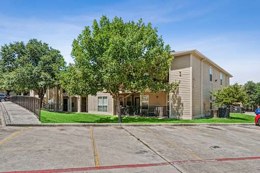 parking lot in front of a building  at Crosspoint Oaks at Boerne, Boerne, 78006