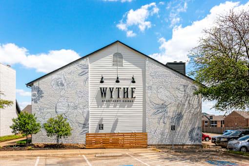 A white building with the word "WYTHE" on it.