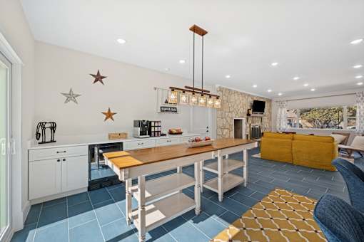 kitchen with a long table at Crosspoint Oaks at Boerne, Boerne, TX 78006