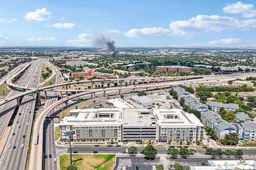 Austin city skyline view at Bridge at Windsor Park Apartments