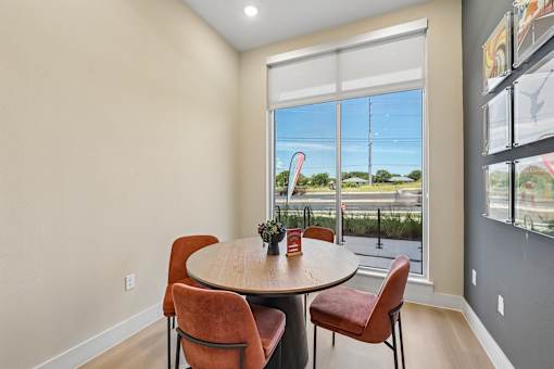 A dining room with a round table and chairs.
