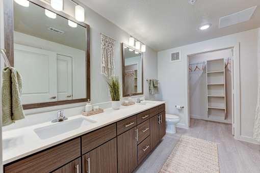 Spacious bathroom with dual vanity and walk-in closet at Cantarra Apartments, Manor