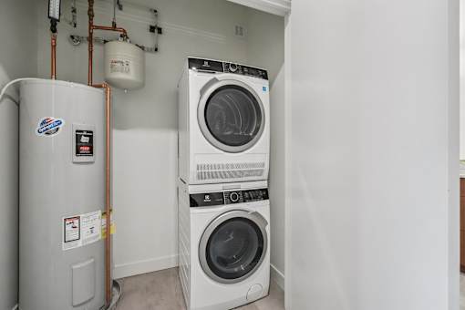 Laundry room at Lafayette West Apartments, Michigan
