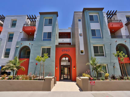 Front View Of Building at Oasis at Lake Encino Apartments, Encino, CA