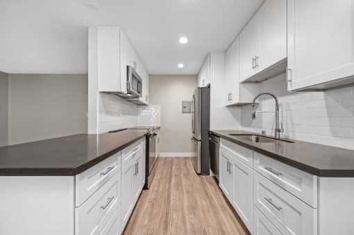 Modern Kitchen Design at Los Robles Apartments in Pasadena, CA