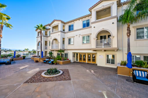 additional photo for property listing at chic digs with room to stretch out in the village 22 car