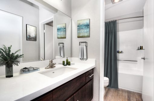 Full bath at Pointe Niguel, Laguna Niguel, CA