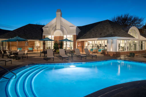 Apartments In Plano, TX For Rent - McDermott Place - Pool Area With Lounge Chairs, Tables, Umbrellas, And Clubhouse